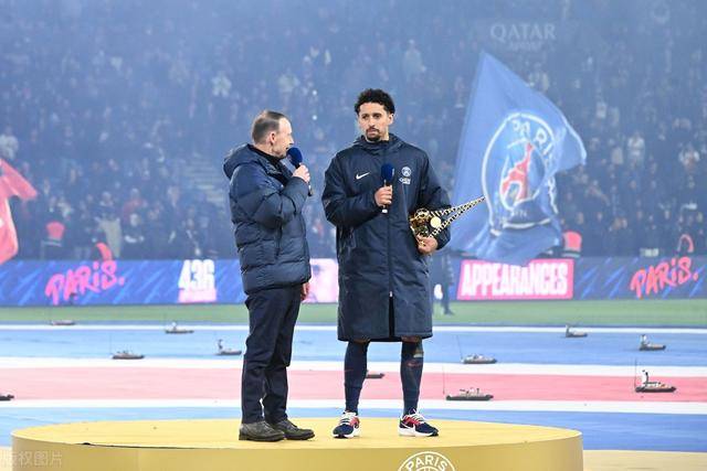 杨鸣愤怒冲进场内大骂裁判 连吃两T被驱逐出场