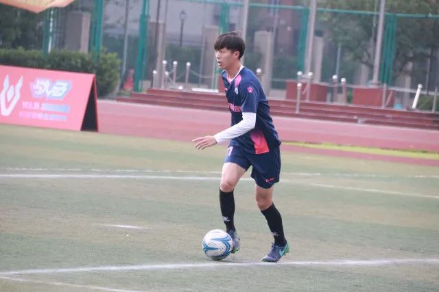 詹姆斯三分10中9砍40分末节17分 湖人战胜篮网